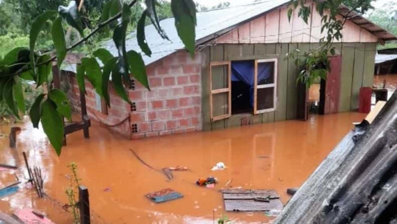 Evacuaron más de un centenar de familias por la crecida del río Uruguay