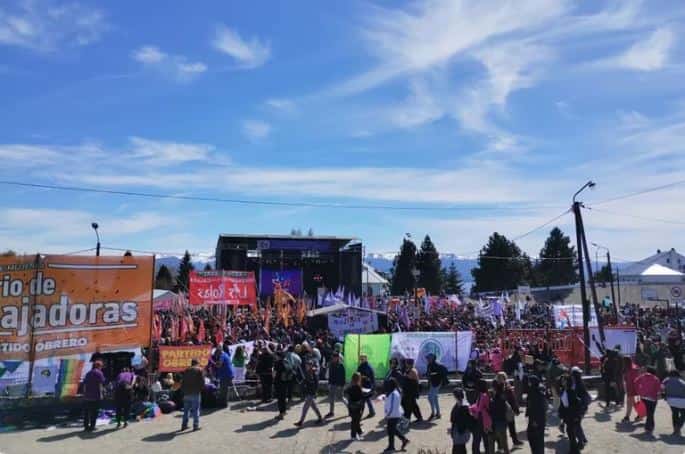 El 36° Encuentro de los Feminismos en Bariloche abrió con un reclamo masivo por el cuidado ambiental