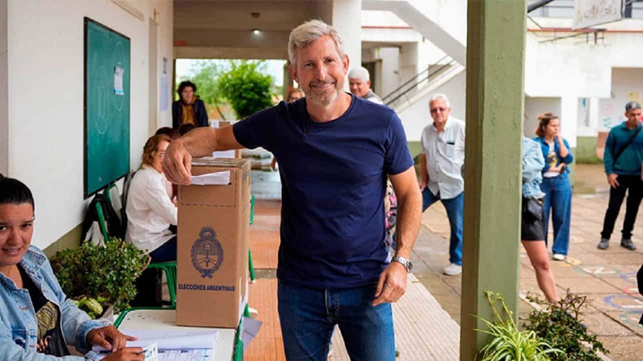Rogelio Frigerio votó en Villa Paranacito y viajará a Paraná a esperar los resultados