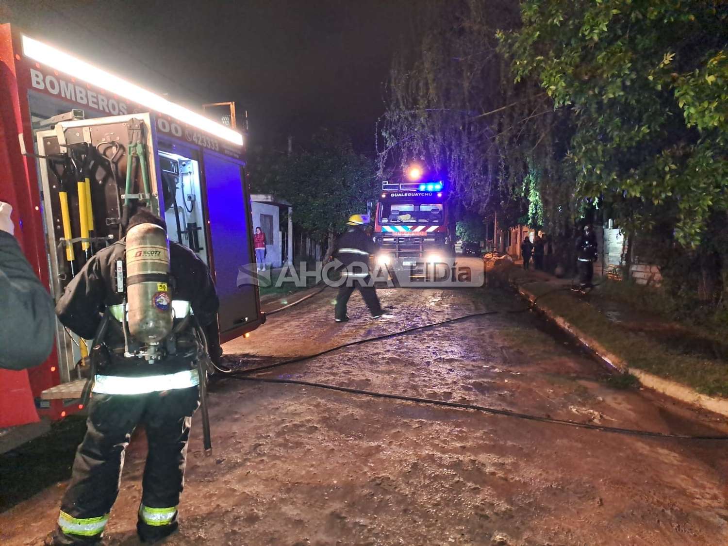 Tristes imágenes: Se incendiaron dos precarias viviendas en Gualeguaychú