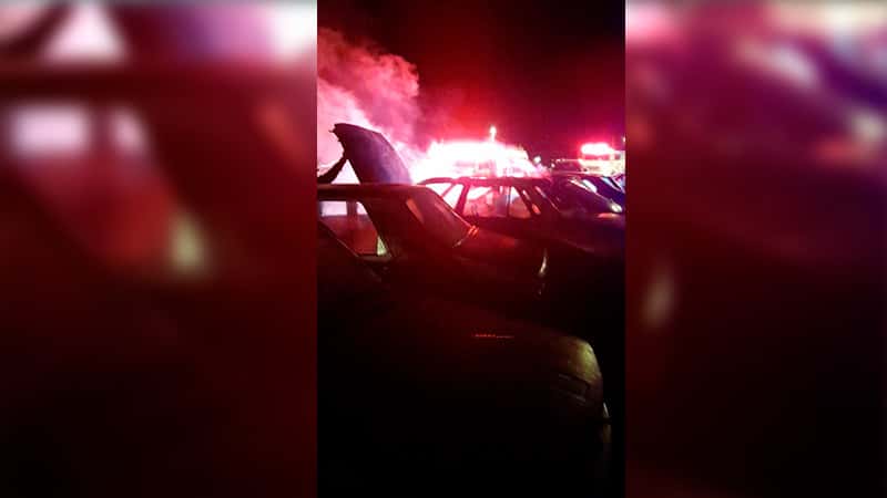 Se incendió un depósito municipal: hubo dos autos destruidos y cinco dañados