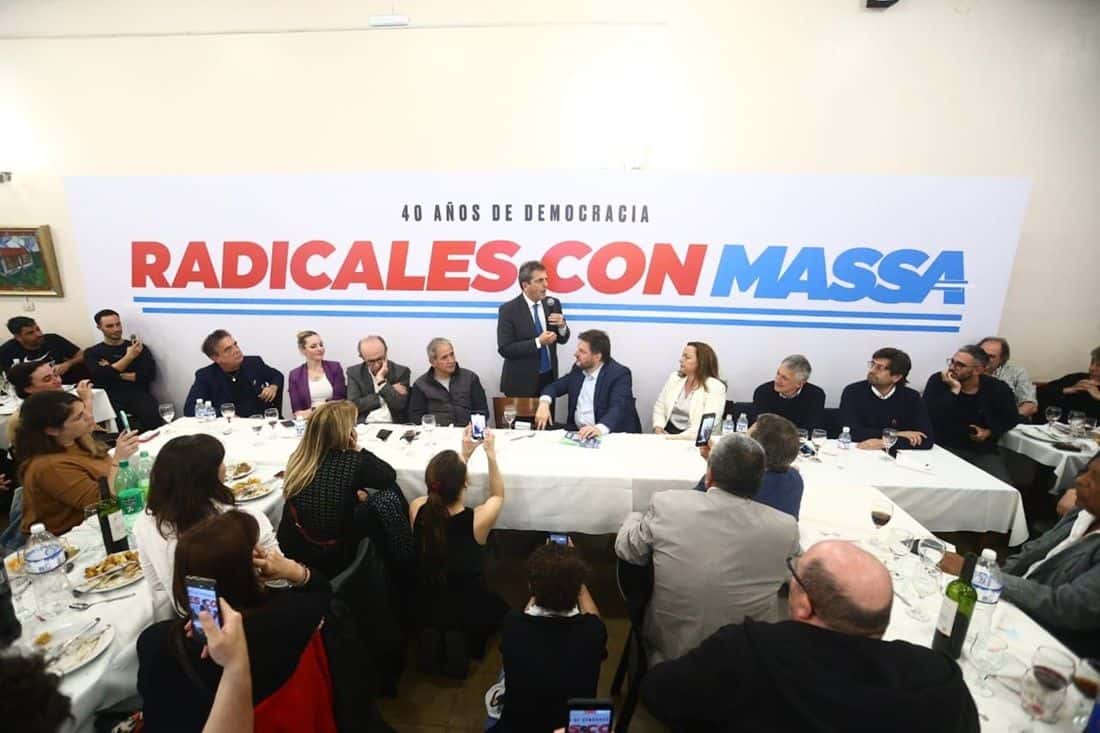 "Sergio Massa presidente, de la mano de Alfonsín": el cántico de los radicales que apoyan al candidato oficialista