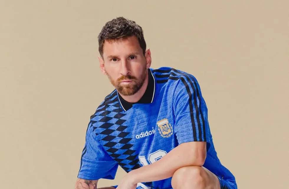 Con Messi de modelo, se presentó la nueva colección retro de la Selección Argentina