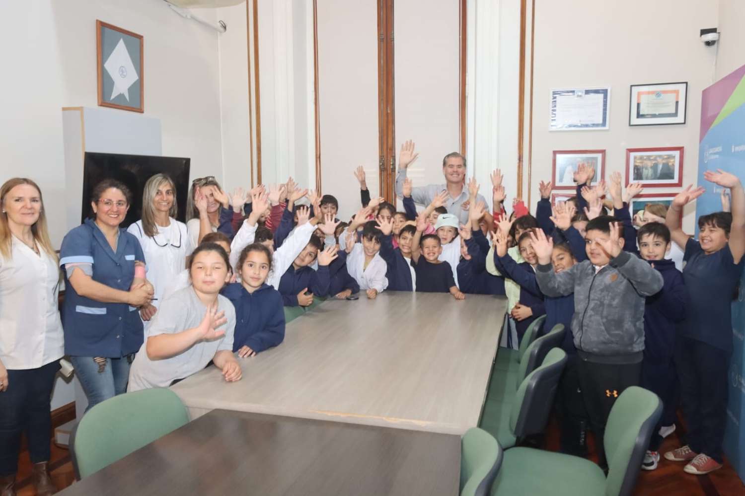 El Intendente Piaggio recibió a alumnos de la Escuela N° 94 Francisco Ramírez