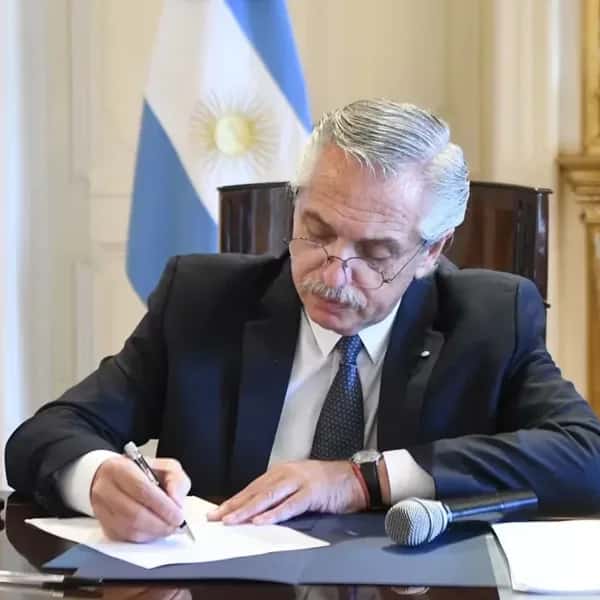 El presidente Alberto Fernández aceptó la renuncia de más de 30 funcionarios