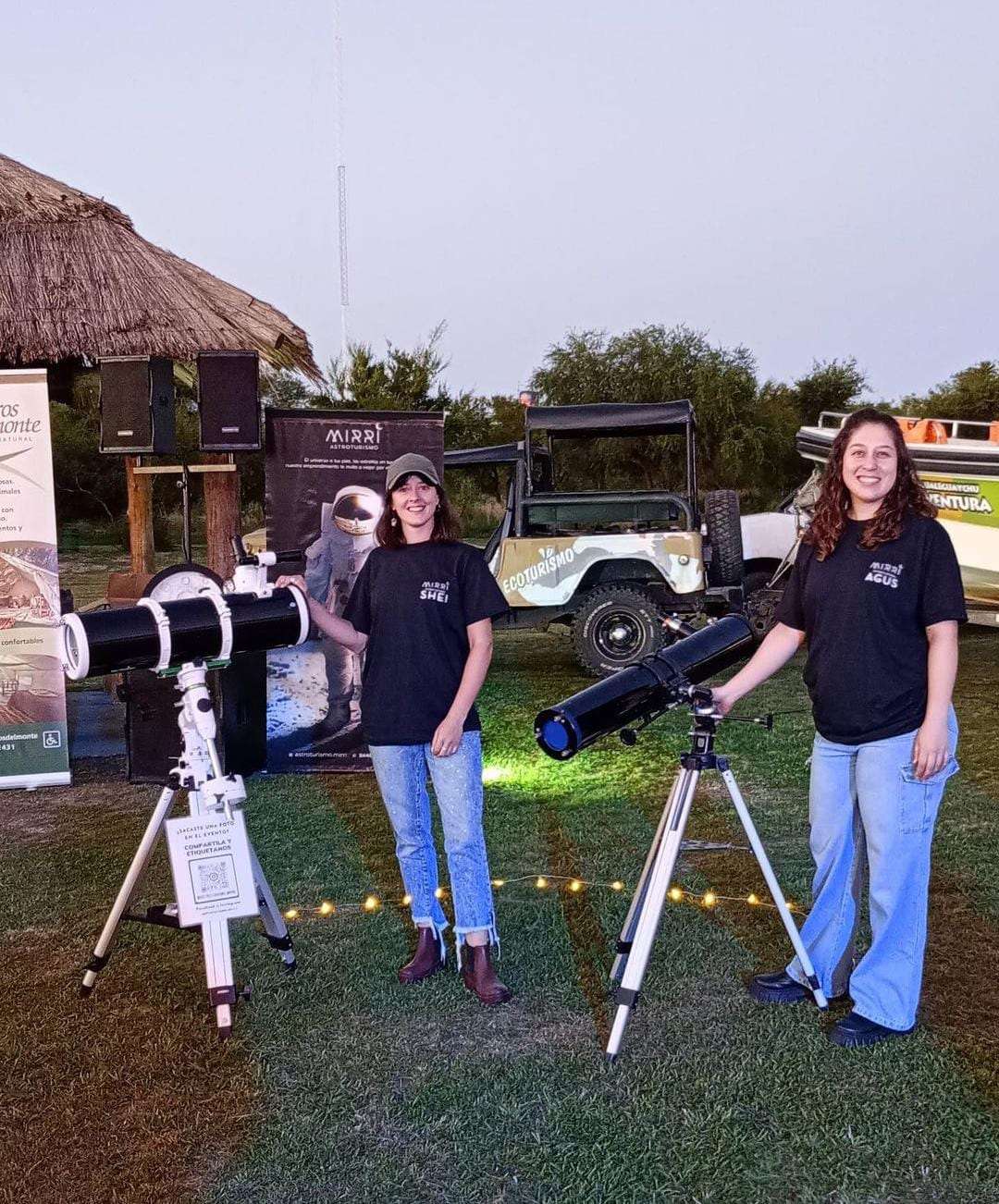 Sheila Rougier y Agustina Collazo son las encargadas de mostrar las estrellas a todos los interesados en el cielo nocturno. Foto: Instagram @astroturismo.mirri