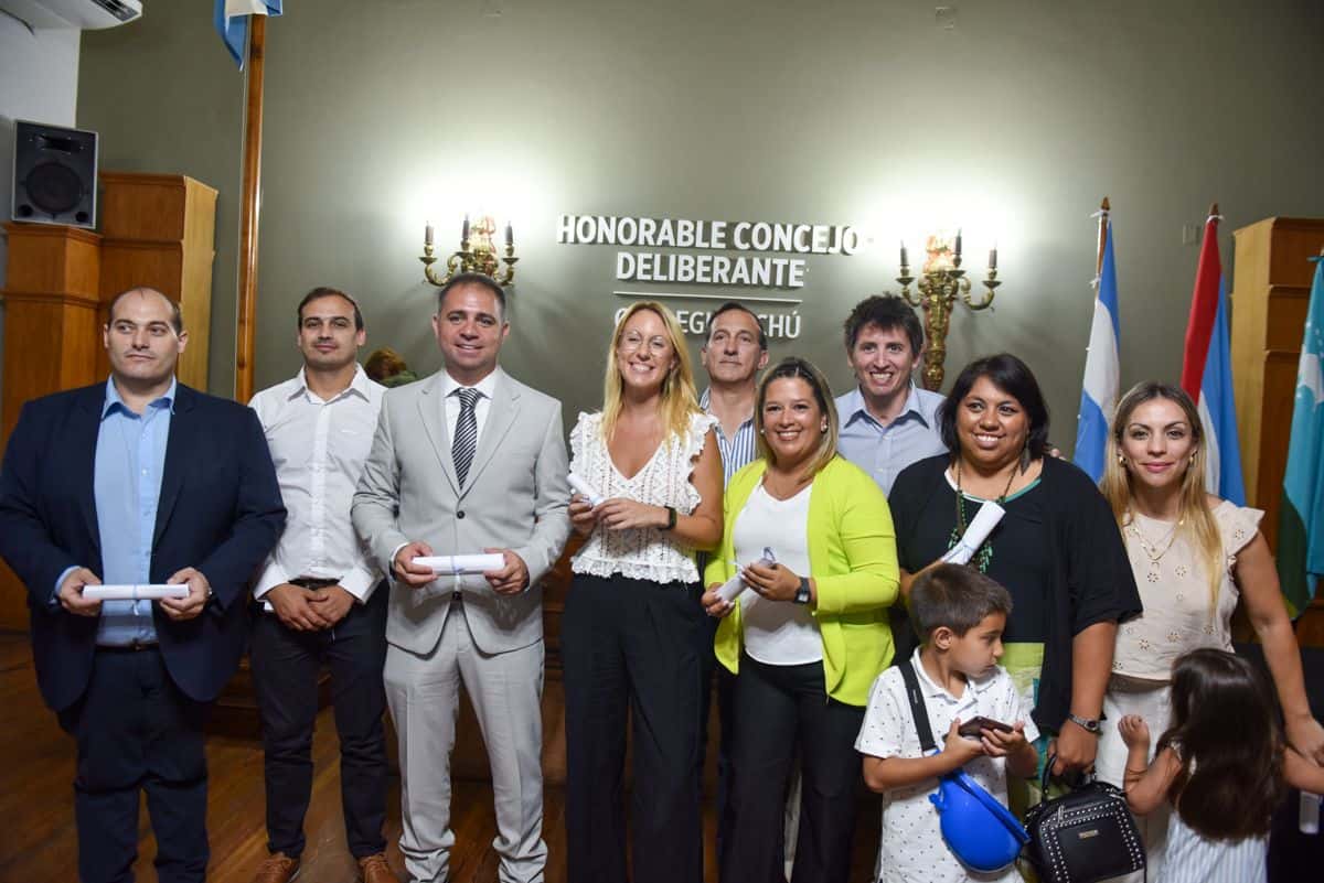Mauricio Davico y Julieta Carrazza recibieron sus diplomas como intendente y viceintendenta electos