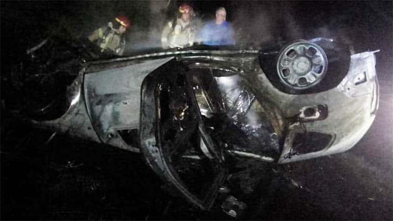 Tragedia: Dos adultos y un bebé murieron tras el vuelco e incendio de un auto