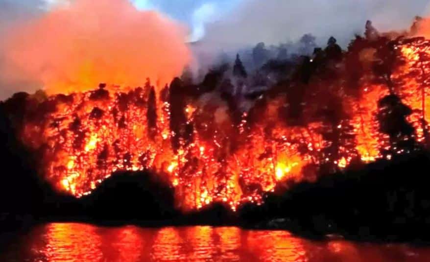 El lago Nahuel Huapi se prende fuego: quiénes son los responsables y cómo se generó el incendio