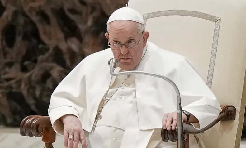 Papa Francisco: "Nadie se escandaliza si doy la bendición a un empresario que quizás explota a la gente"