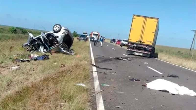 Tragedia en la Ruta 14: una familia entera murió en un choque frontal entre un auto y un camión