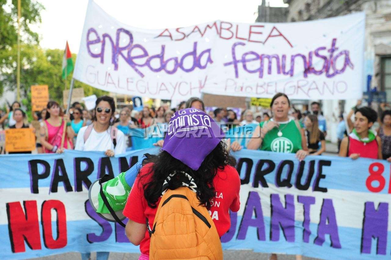 8M: Grupos de mujeres se movilizaron bajo la consigna "Paramos porque no se aguanta más”