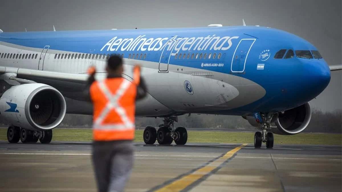 Dos bloques le intentarán poner un freno a la intención del Gobierno de privatizar Aerolíneas Argentinas