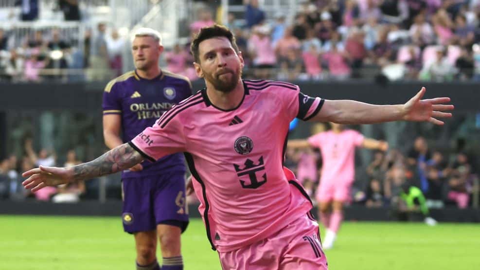 Messi decora con doblete la aplastante goleada del líder Inter Miami en el clásico ante Orlando