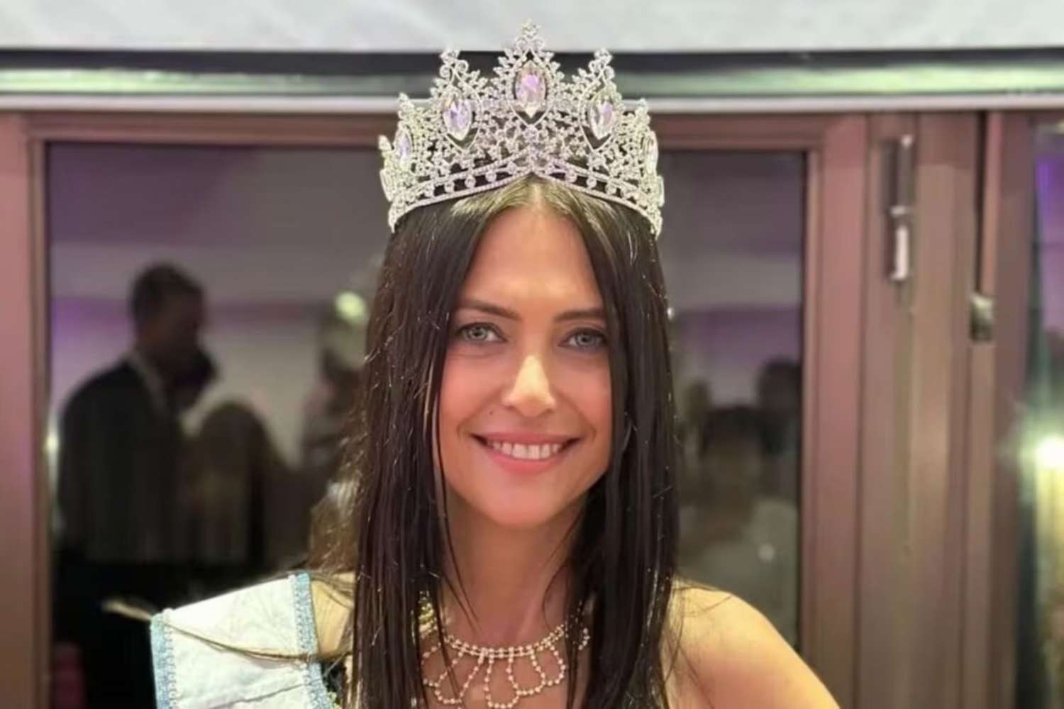 Tiene 60 años, sorprendió a todos y se coronó como Miss Universo Buenos Aires