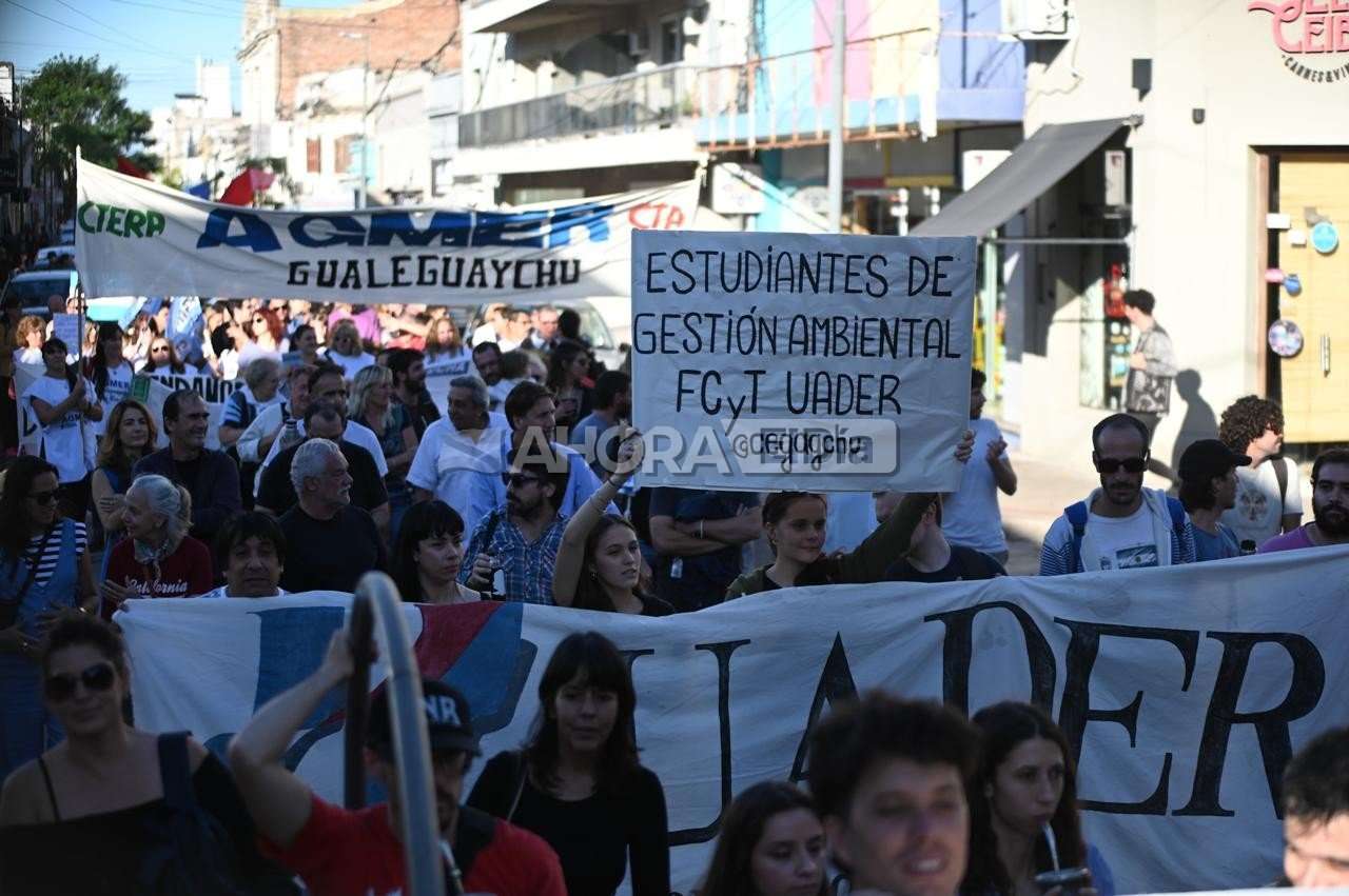Fue masiva la marcha en Gualeguaychú en defensa de la universidad pública