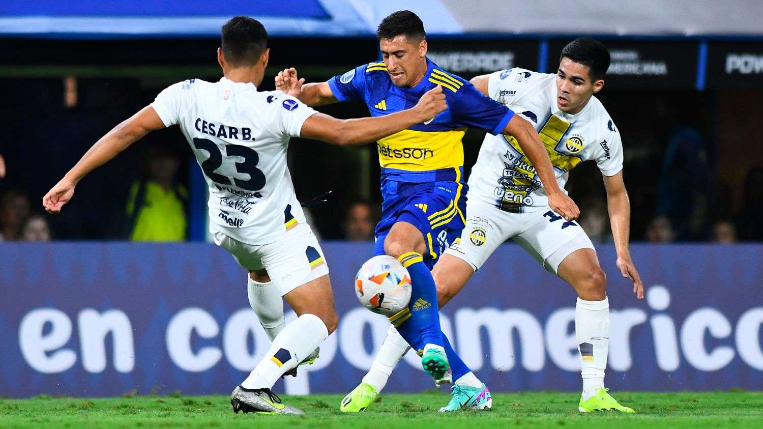 Boca visita a Sportivo Trinidense de Paraguay buscando quedar a un paso de la próxima fase