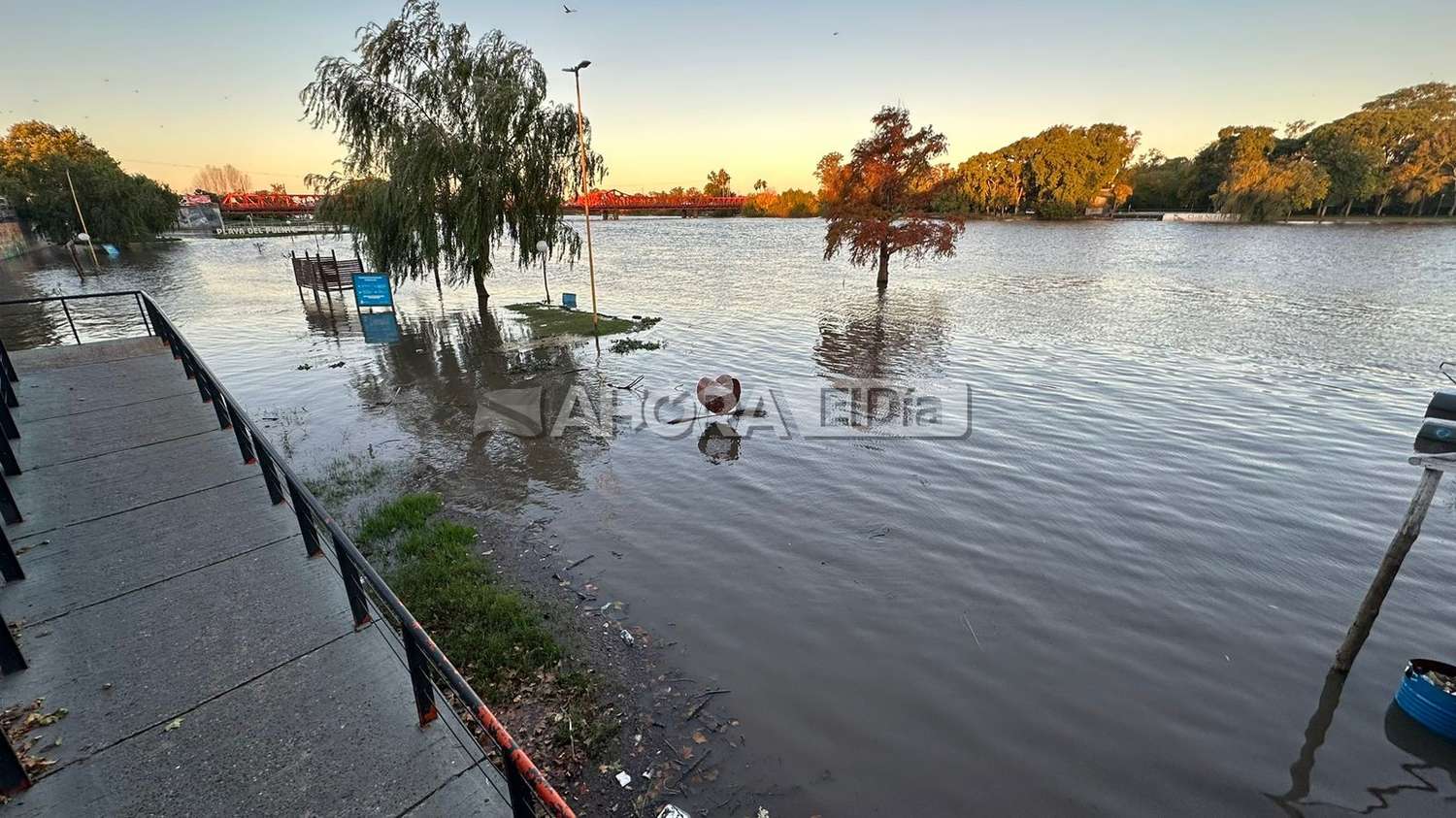 El río Gualeguaychú superó el nivel de alerta y cinco personas más decidieron autoevacuarse