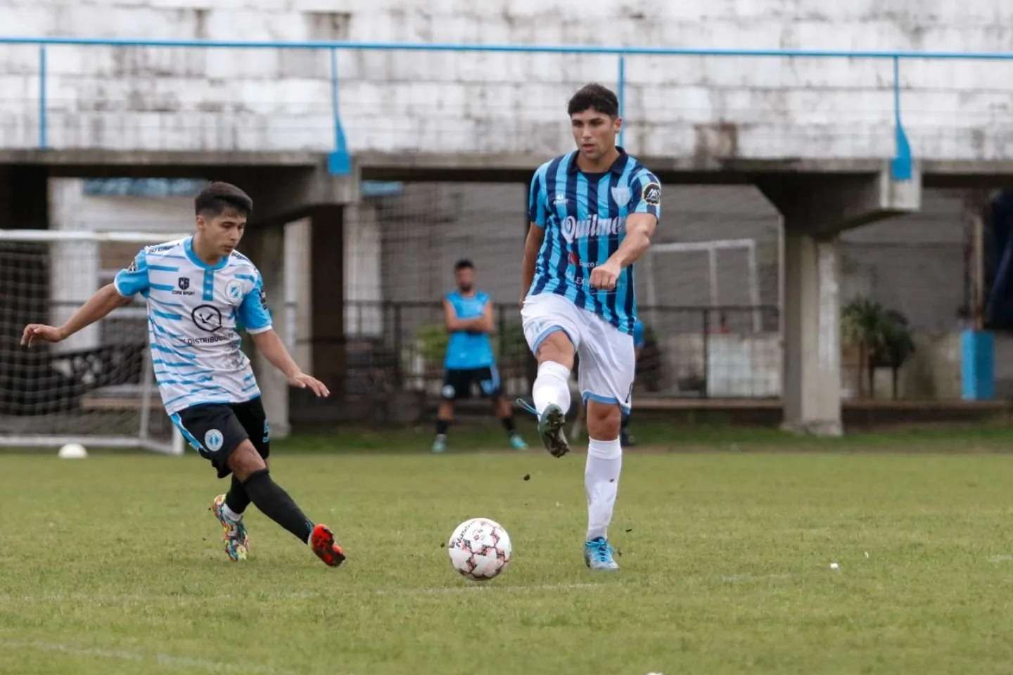 Daniel Acosta, de Juventud, convirtió en las dos fechas y es uno de los goleadores del torneo (crédito: Pato Negro - Gol Entra).
