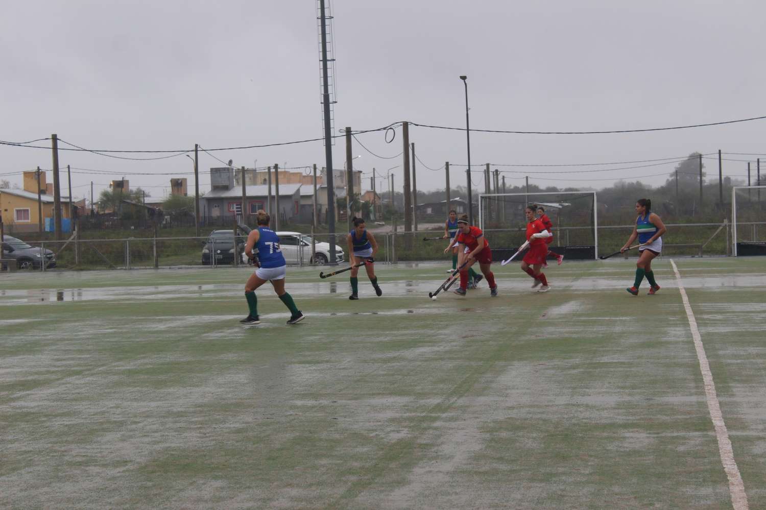 Bajo la lluvia, se jugaron partidos por la LHCSE