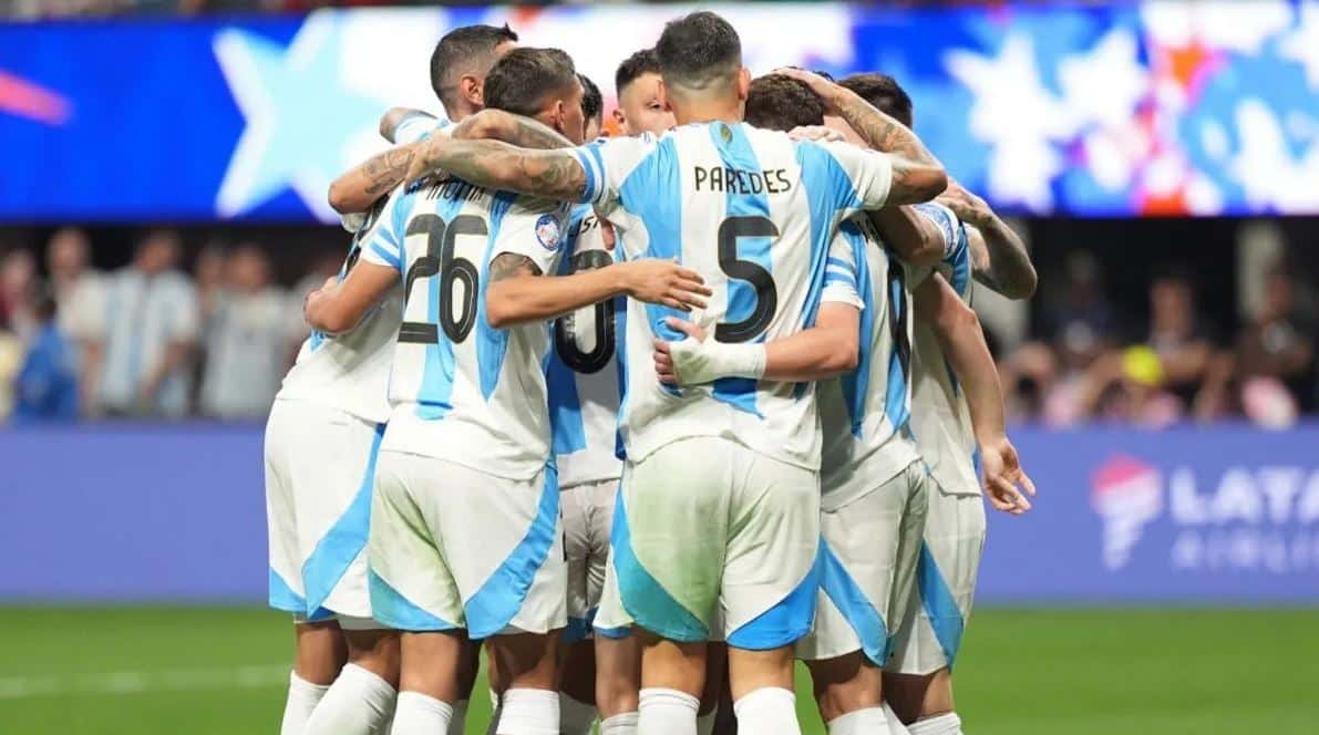 Sin Messi y Scaloni, Argentina enfrenta a Perú desde las 21