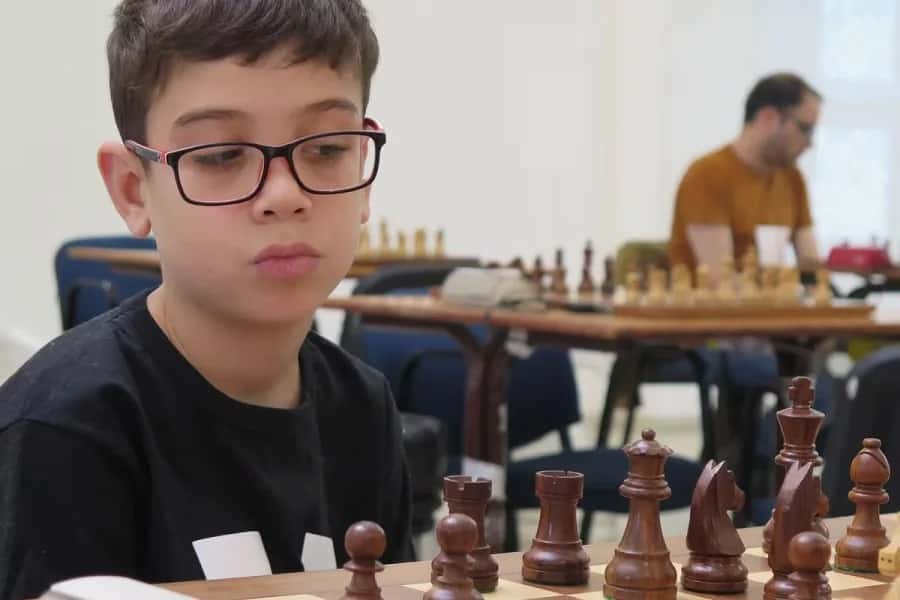 Récord en el ajedrez: el argentino de 10 años Faustino Oro se volvió el maestro internacional más joven de la historia