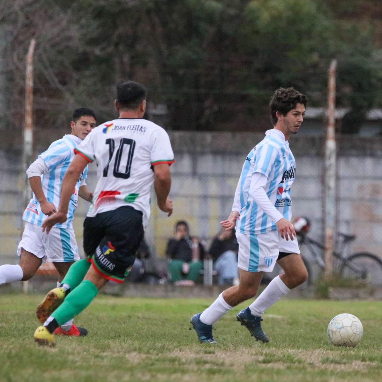 Deportivo ganó y aprovechó el empate de Juventud para despegarse en la punta del Apertura
