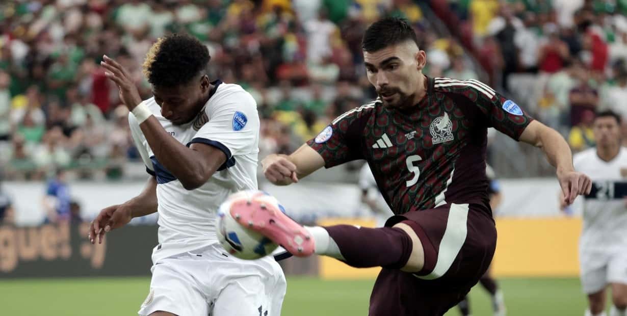 Ecuador rescató el punto que los depositó en cuartos de final, donde enfrentará a Argentina (EFE).