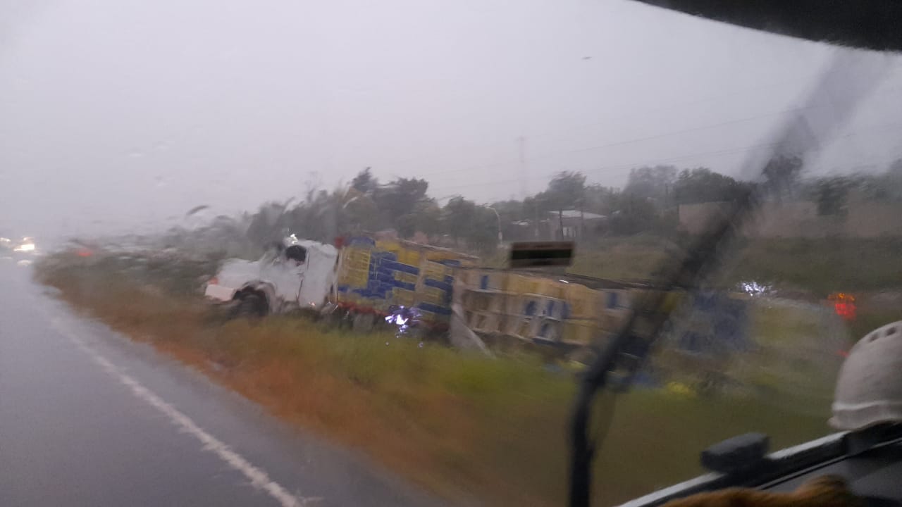 La tormenta arrastró a un camión a la altura de Carbó