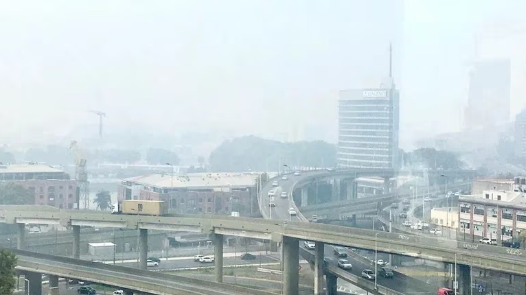 Nueva jornada con humo y olor a quemado en la Ciudad de Buenos Aires ...