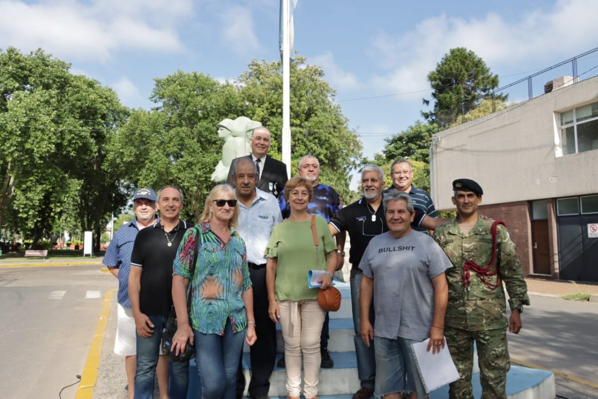 Se realizó un acto en el Monumentos a los Caídos en Malvinas qué se