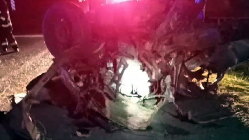 Dos hermanos murieron tras chocar su auto contra una columna de ...