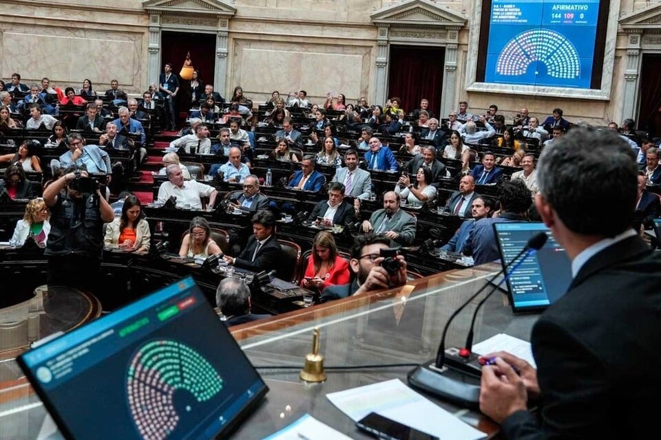 La oposición busca resistir en el Congreso a la ola de privatizaciones del Gobierno y ajustar los controles