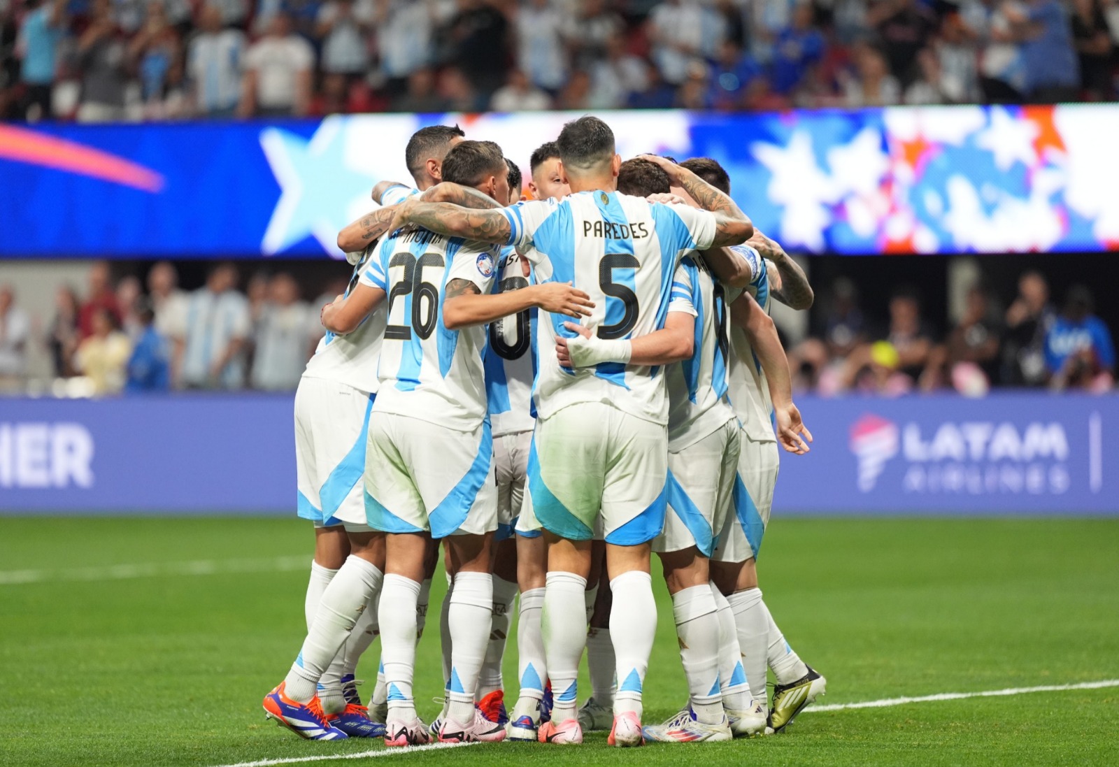 La Selección argentina arrancó la defensa del título con un triunfo ante un duro escollo como se presentó Canadá.