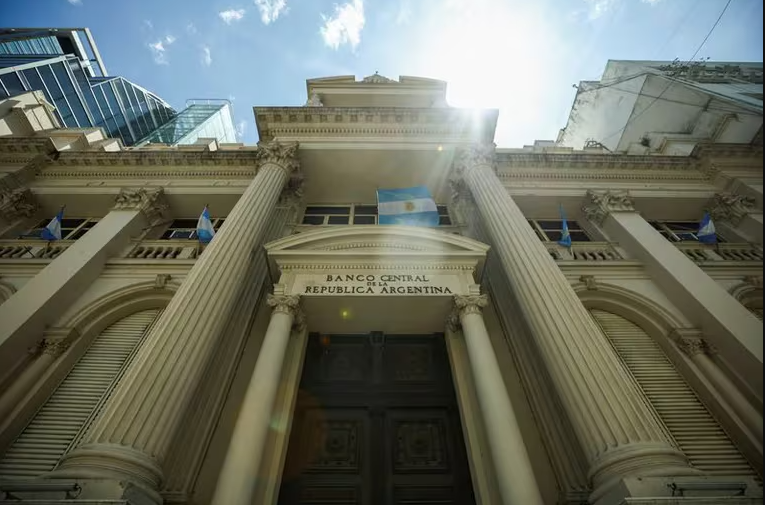 El Banco Central cerró la semana con compras por casi USD 300 millones y las reservas volvieron a crecer