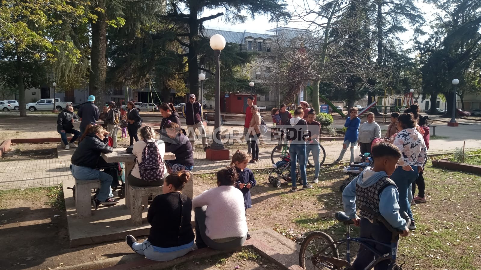 Vecinos del barrio "Los Espinillos" reclamaron frente al Municipio por ...