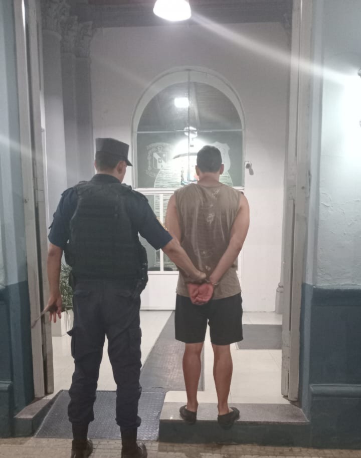 Un violento intentó entrar por la fuerza a la vivienda de su expareja y ...