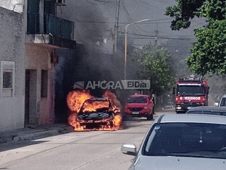 Se incendió un auto en pleno centro de la ciudad – El Día de Gualeguaychú