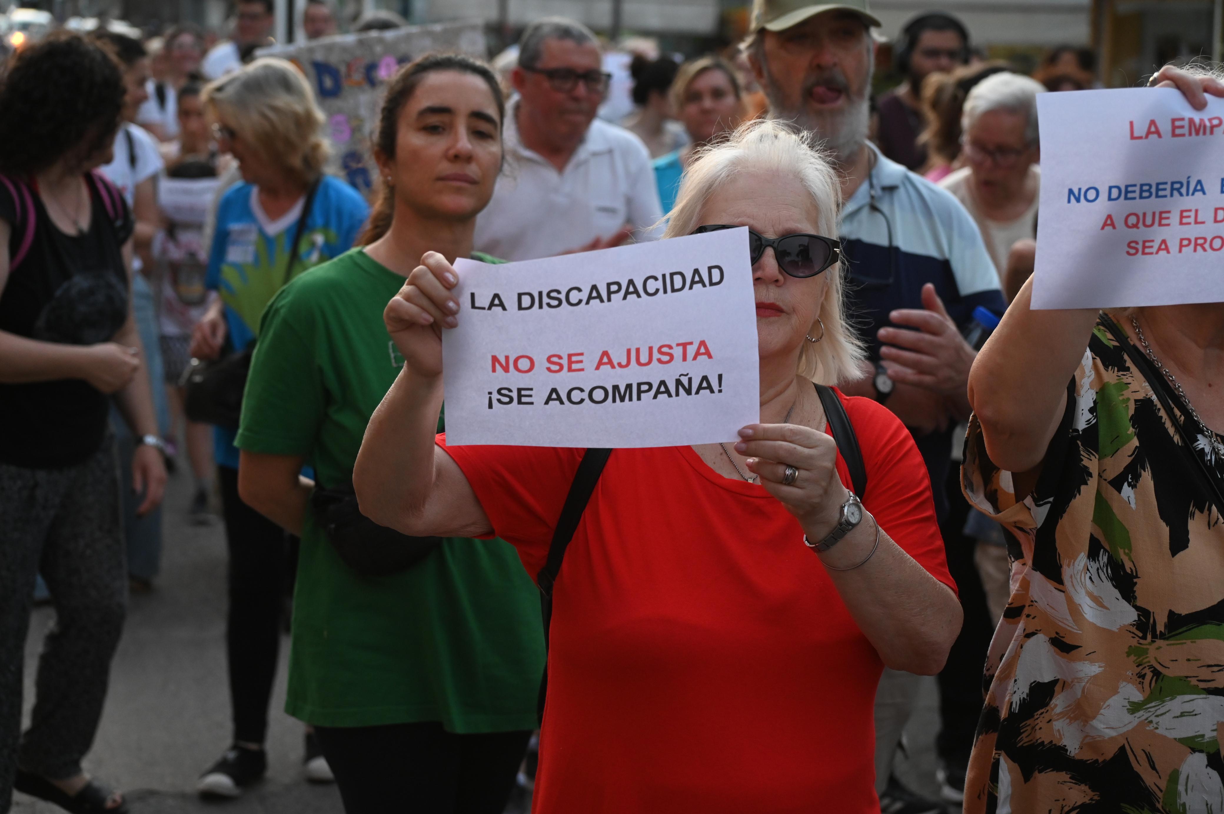 El Gobierno elimina subsidios a pasajes de personas con discapacidad