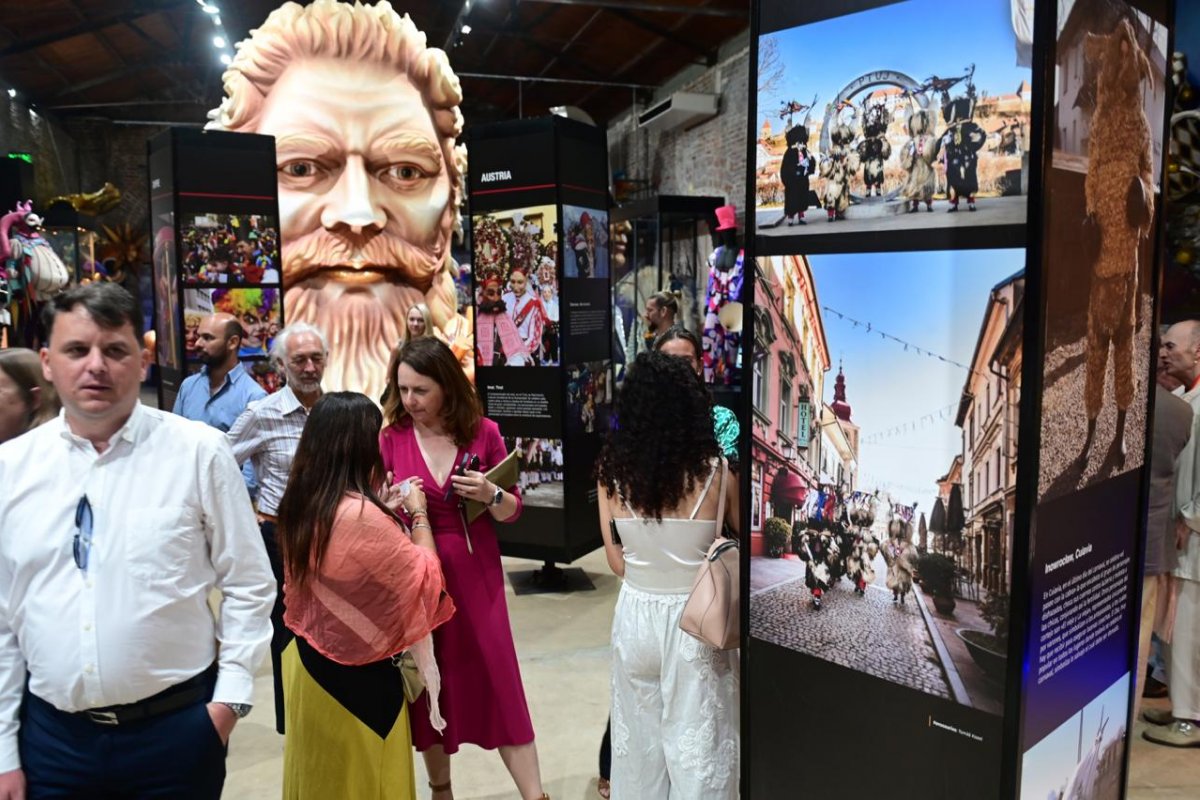 Europa en el Museo del Carnaval: una muestra fotográfica que invita a un viaje más allá de las fronteras