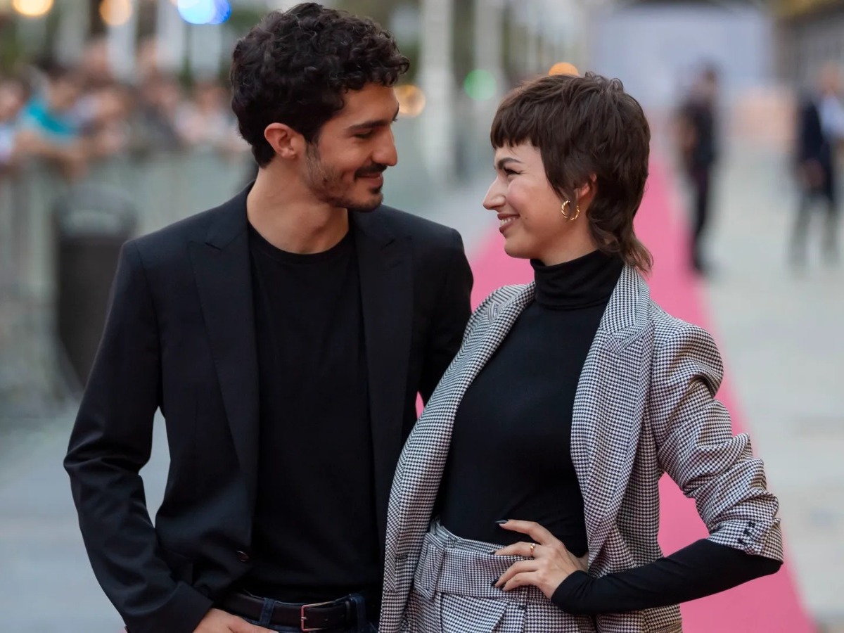 Úrsula Corberó y el Chino Darín mostraron por primera vez la carita de su hijo Dante
