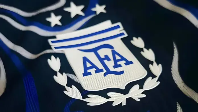 Así es la nueva camiseta suplente de la Argentina que estrenará en la Finalissima