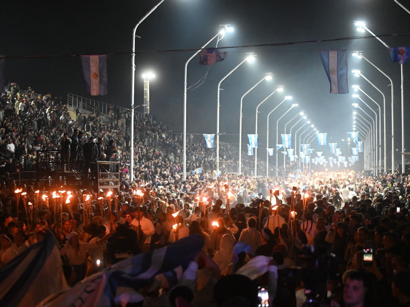 50 mil personas disfrutaron de la gran Fiesta del 25 de Mayo en Gualeguaychú