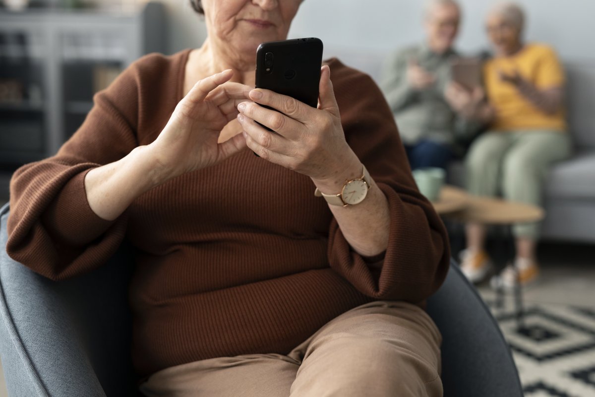 Impulsan la alfabetización digital para que adultos mayores usen con más autonomía la tecnología