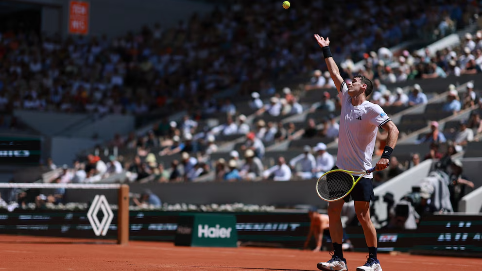 Batacazo argentino en Roland Garros: Juan Manuel Cerúndolo eliminó al Nº1 del mundo