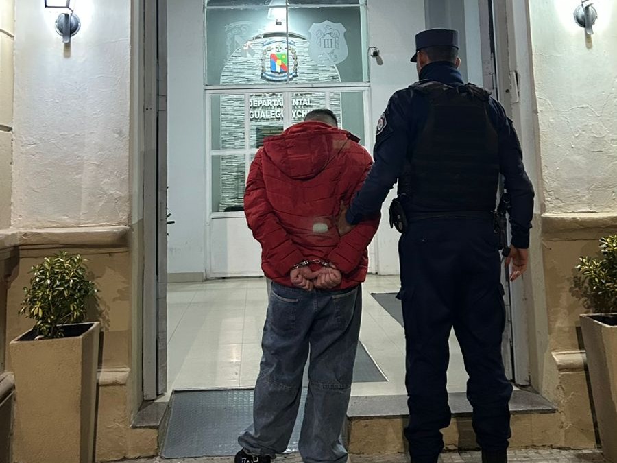 Un joven le prendió fuego la ropa a su ex pareja y terminó detenido