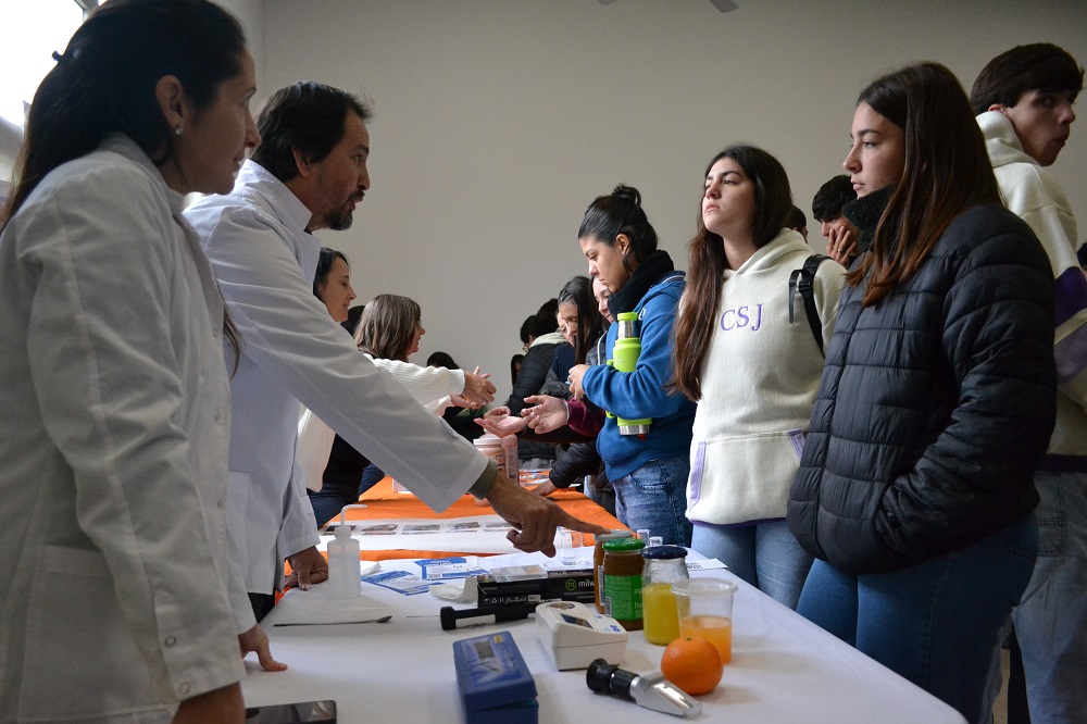 Más de 1200 estudiantes secundarios participaron en Gualeguaychú de la feria de las carreras en la Facultad de Bromatología