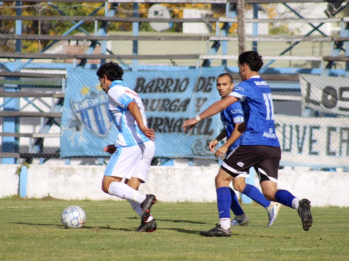 Juventud Unida goleó a Deportivo Urdinarrain y se afianza en la cima del Torneo Apertura