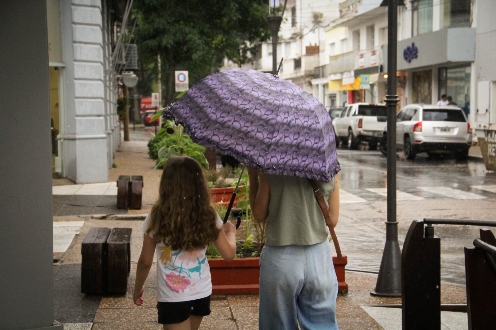 Anuncian lluvias y temperaturas elevadas para este viernes en la ciudad