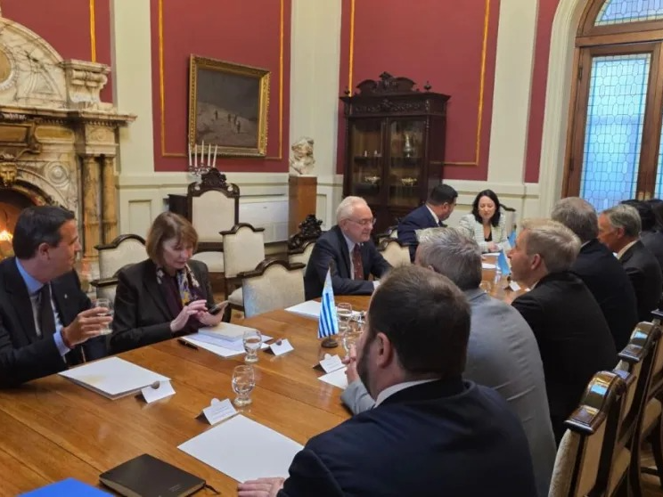 Uruguay aseguró que evaluará nuevas localizaciones para la planta de combustible de Paysandú